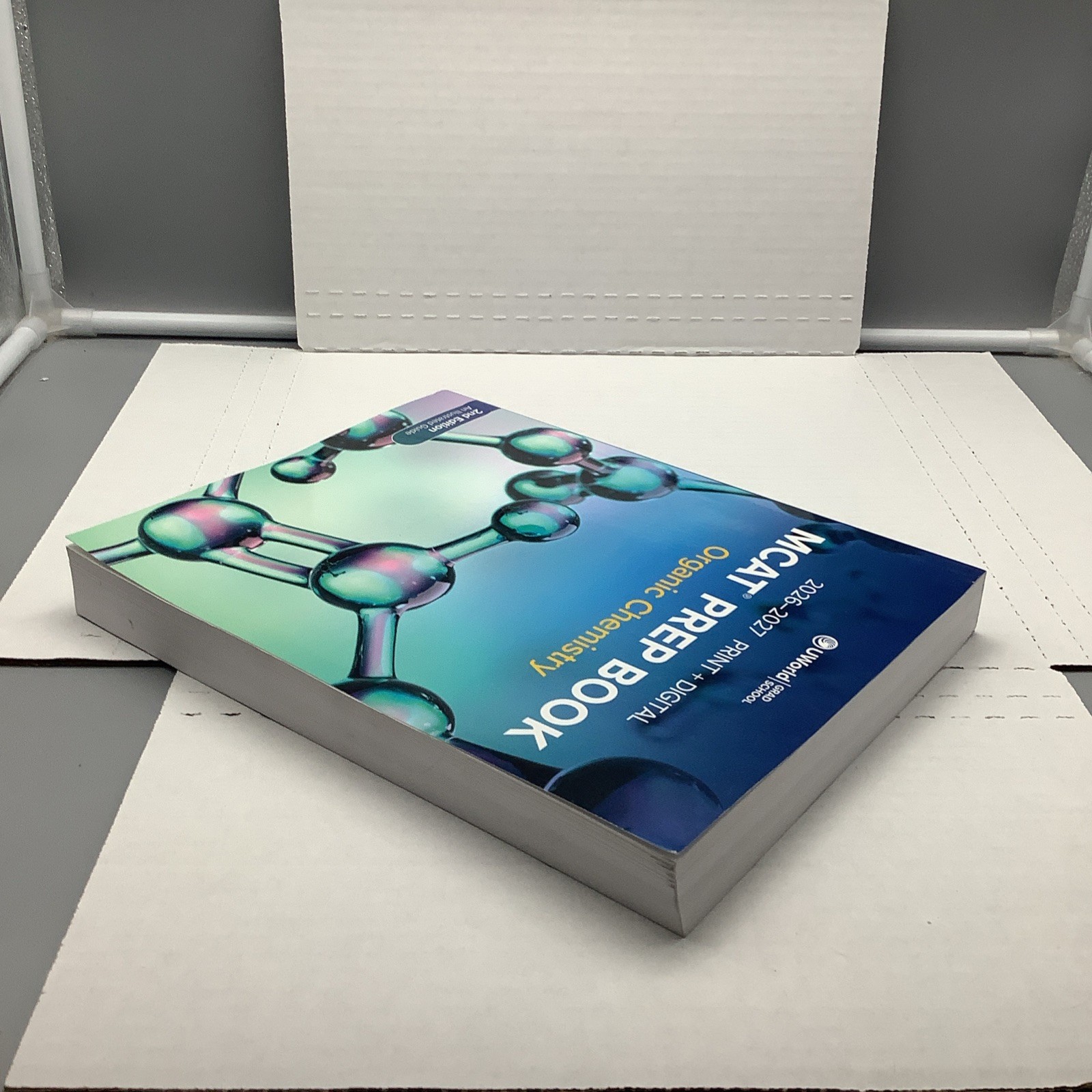 UWorld (GRAD SCHOOL) – MCAT Prep Book Organic Chemistry – 2026-2027 – LIKE NEW