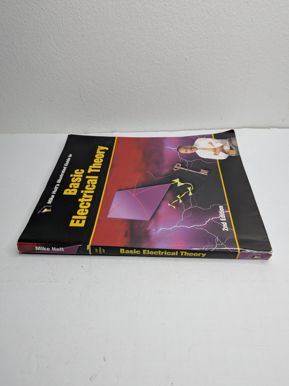 Mike Holt’s Illustrated Guide to Basic Electrical Theory-Paperback