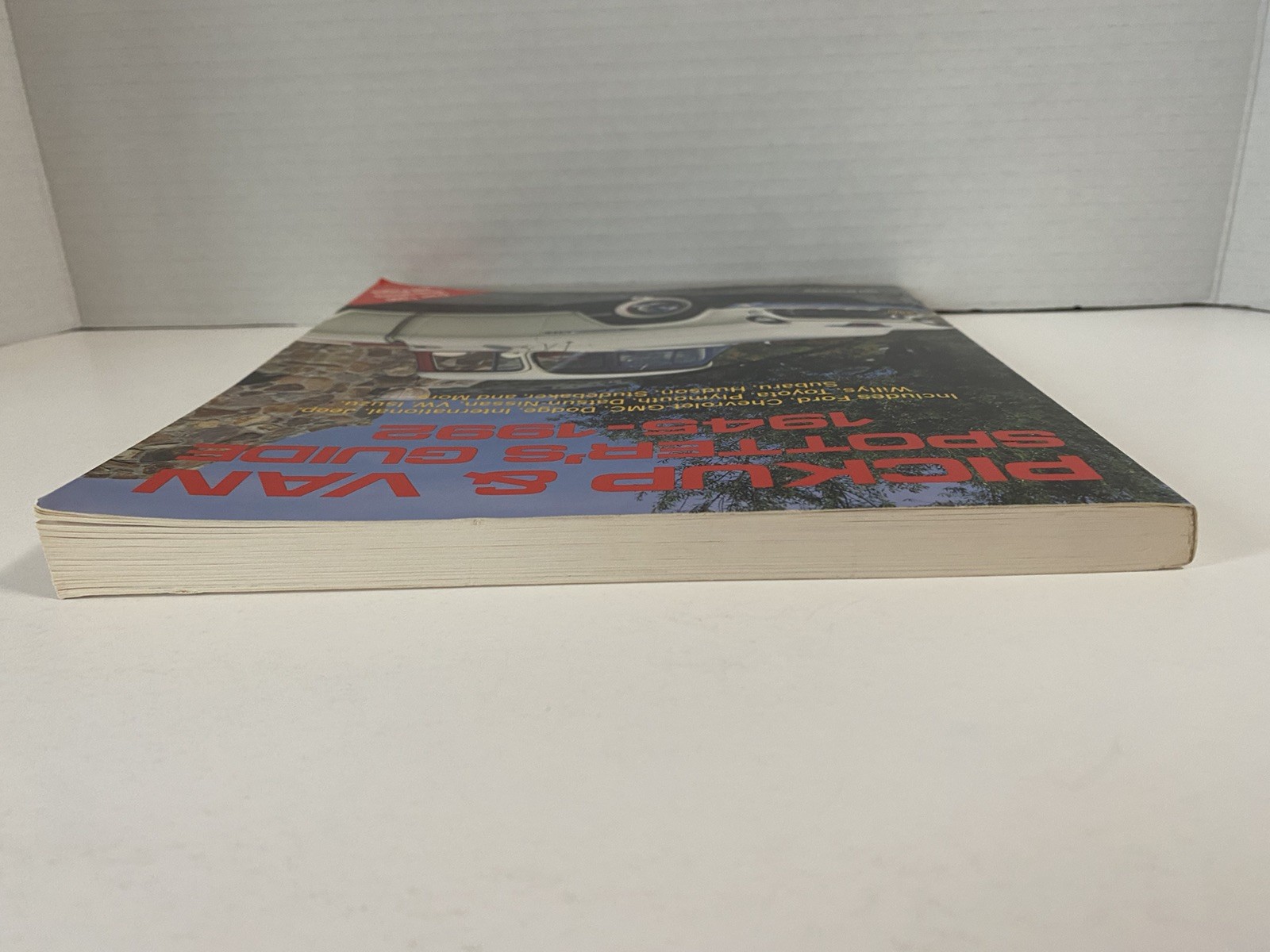 Pickup & Van Spotter’s Guide 1945-1992 By Tad Burness VERY GOOD CONDITION 1993