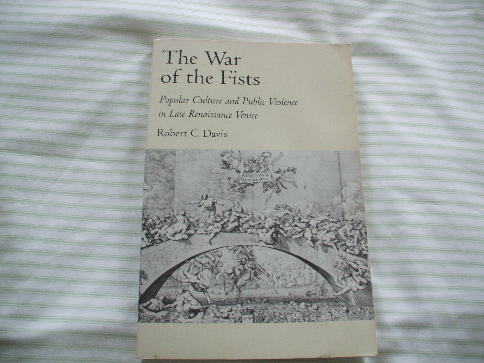 THE WAR OF THE FISTS – Robert .C. Davis – 1994 PB reprint