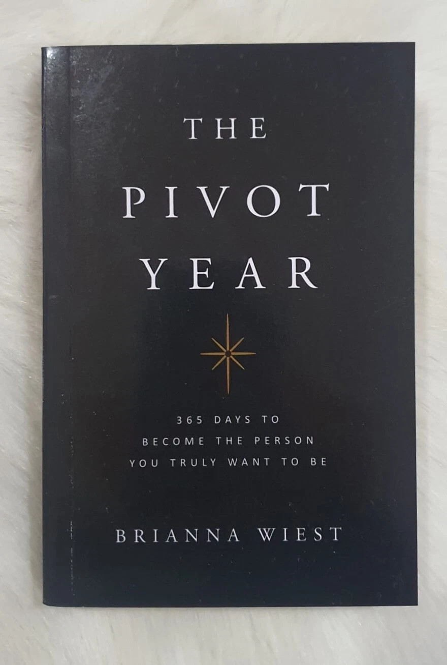 The Pivot Year: 365 Days To Become The Person You Truly Want To Be USA Stock
