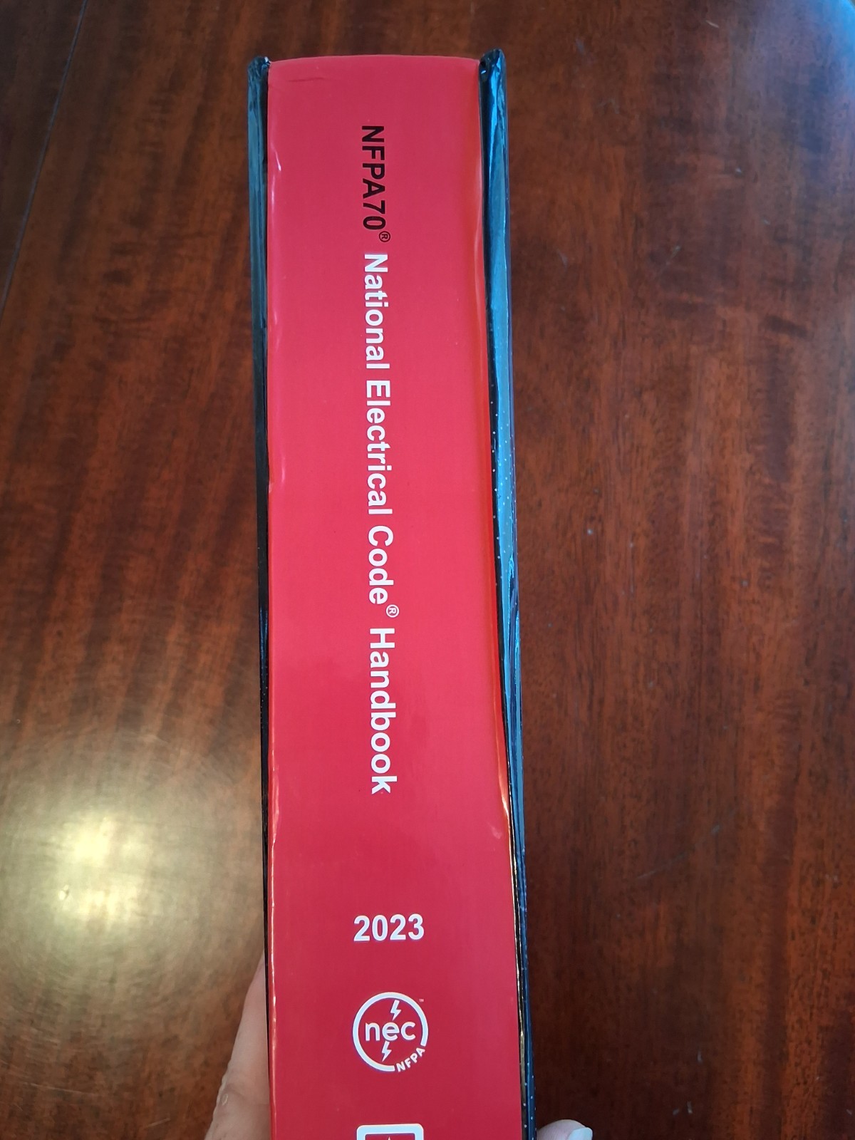NFPA 70, National Electrical Code Handbook : 2023 Edition