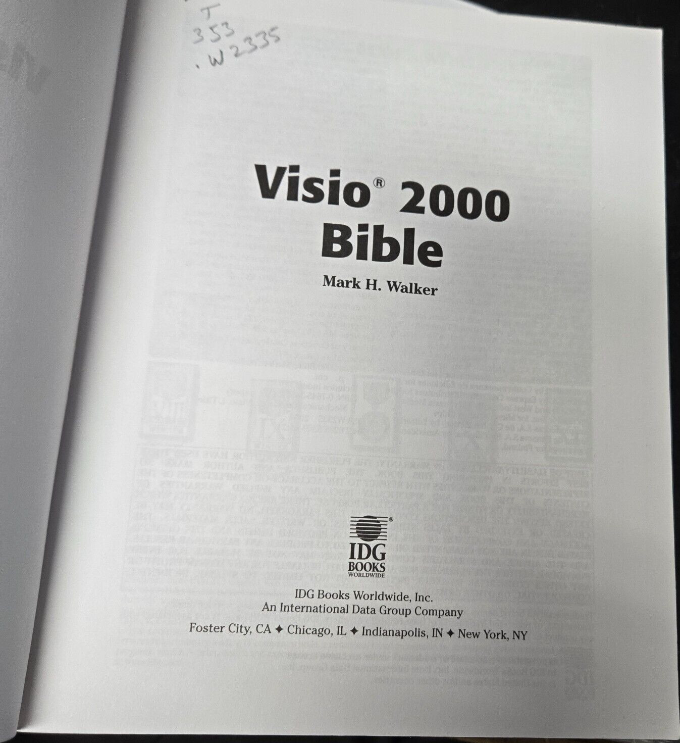 Visio 2000 Bible, Ex-Library, excellent condition 687 pgs