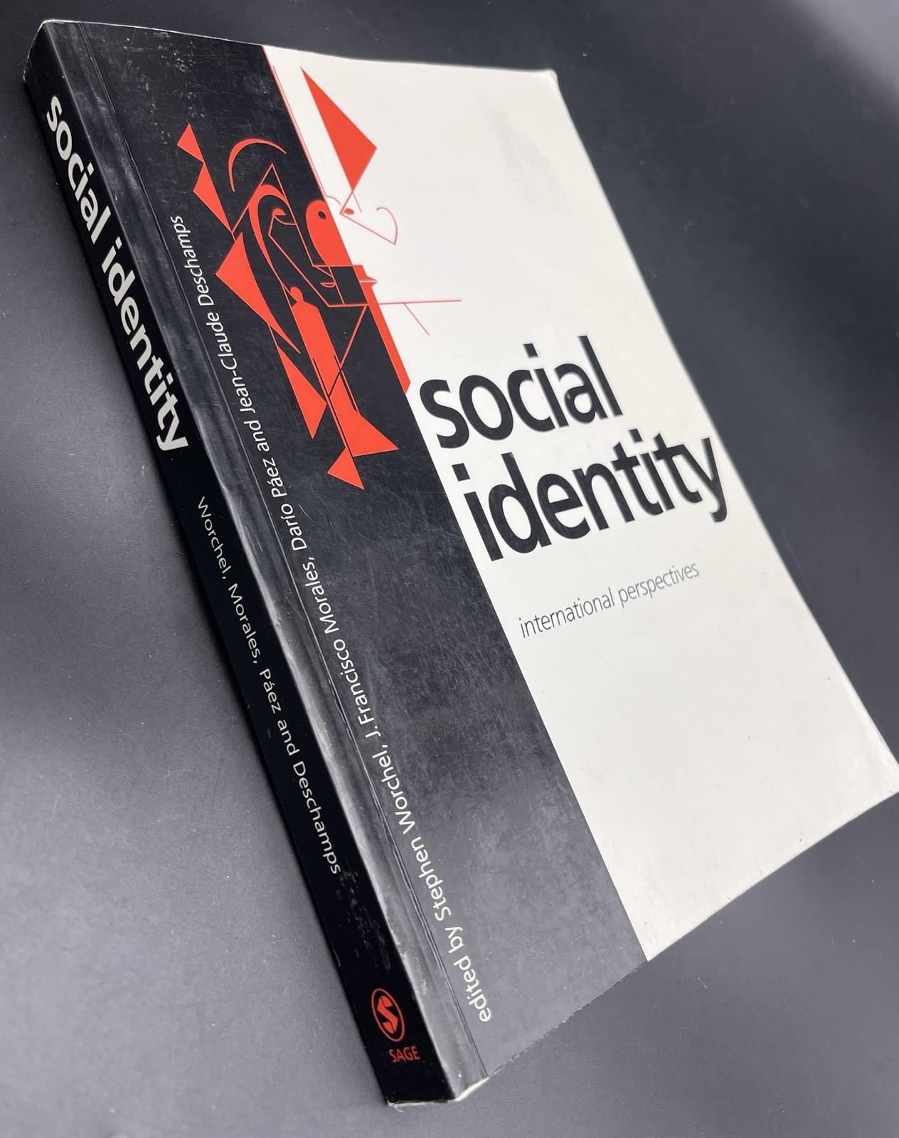 Social Identity: International Perspectives Paperback Stephen Worchel 1998