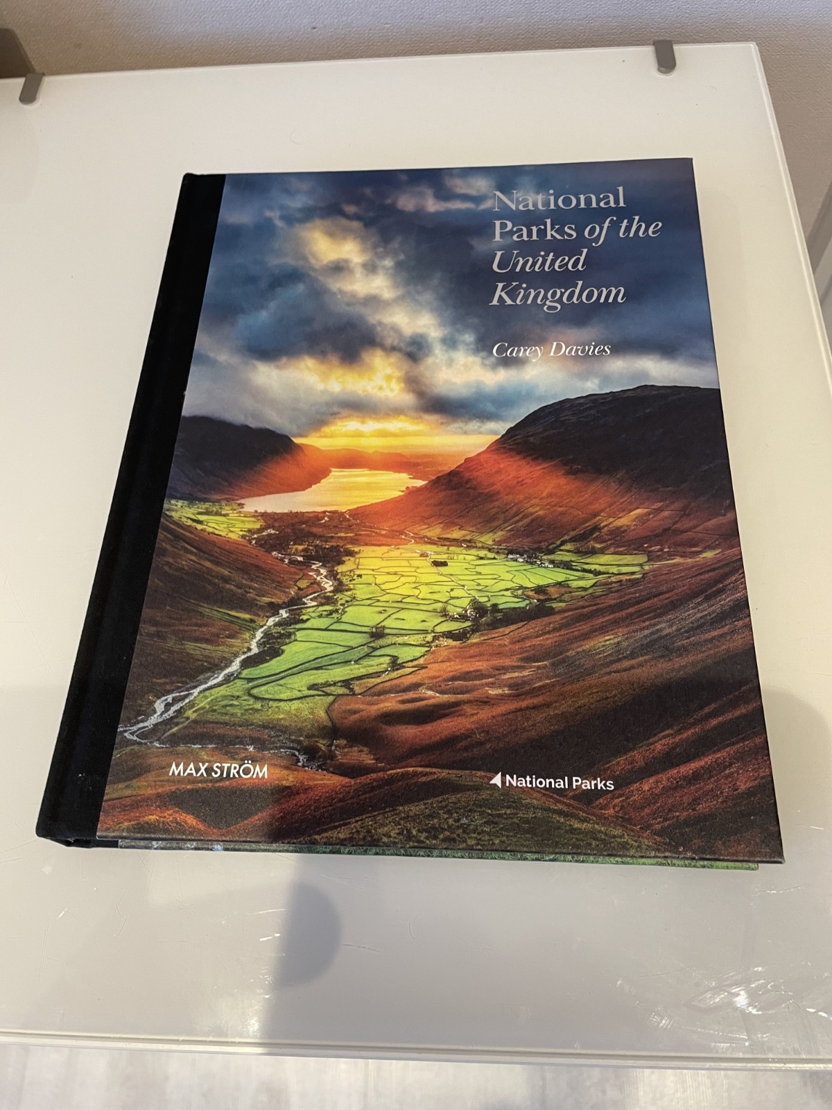 NATIONAL PARKS OF THE UNITED KINGDOM – LARGE GLOSSY HARDBACK BOOK