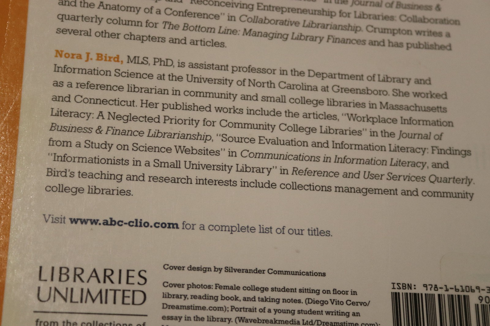 Handbook for Community College Librarians Nora J., Crumpton, Michael Ex-library