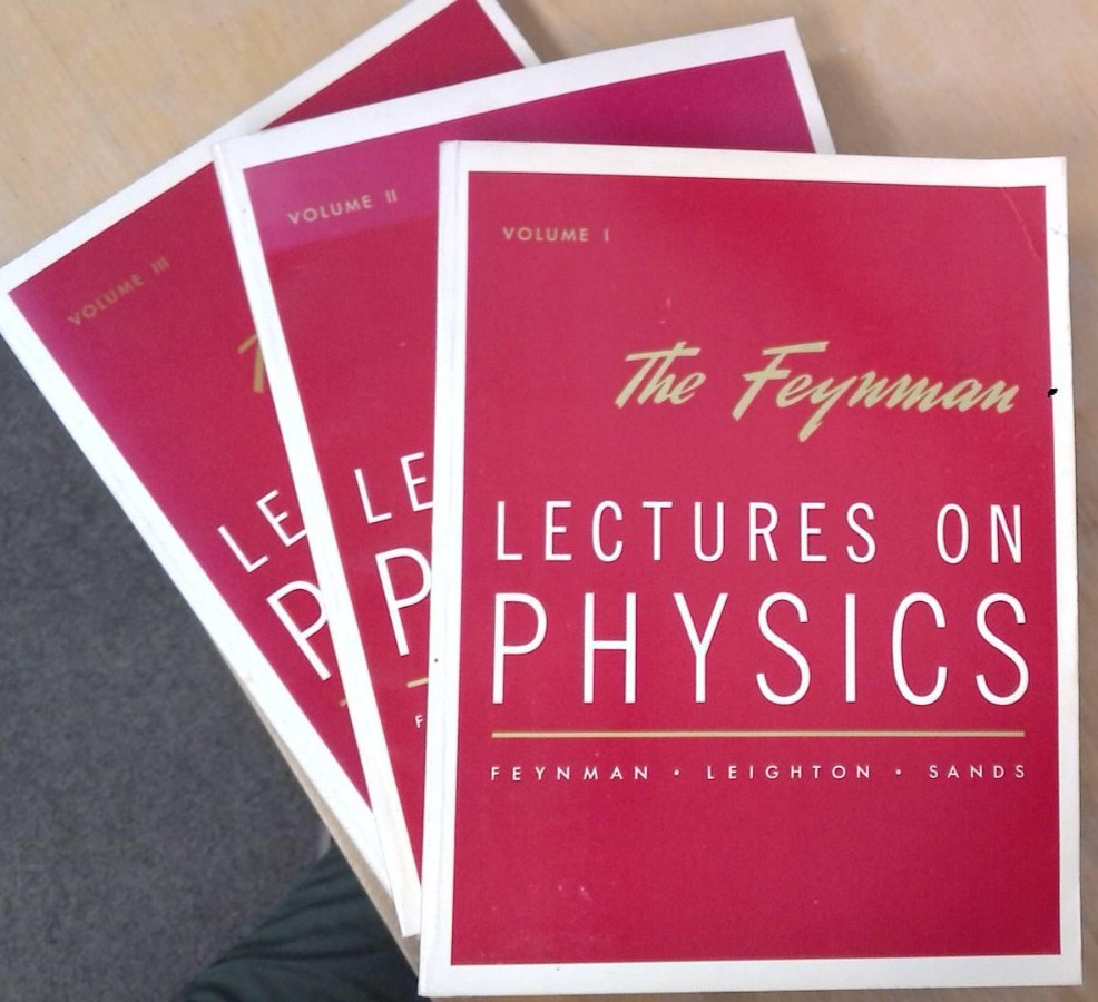 The Feynman Lectures on Physics Vol I, 2 and 3. Paperback by Feynman et al
